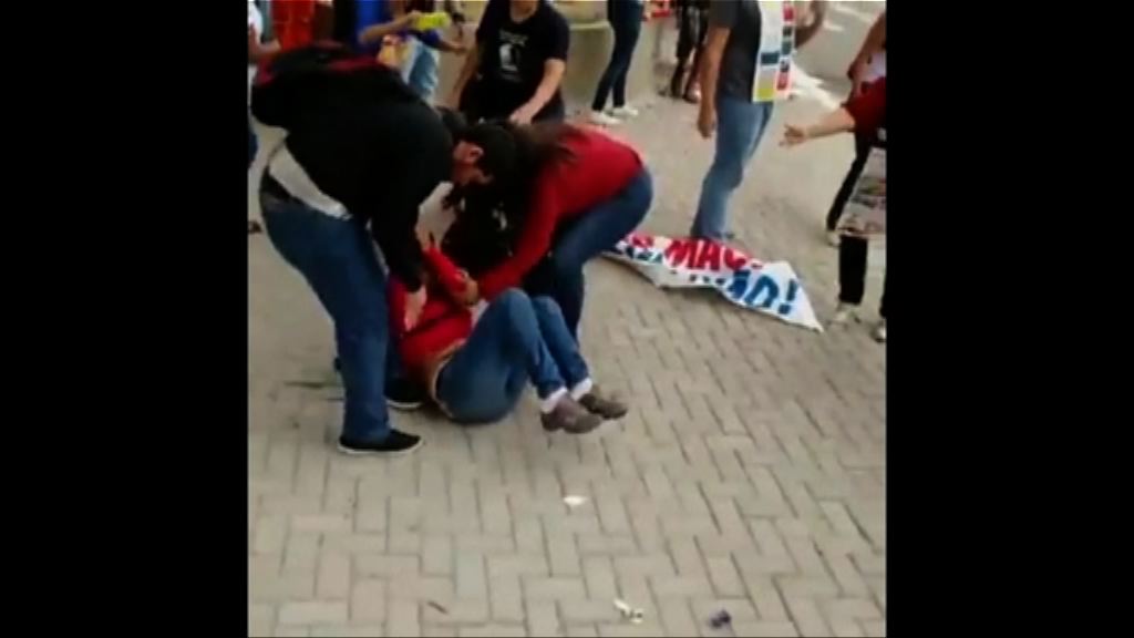 巴西民眾在奧運聖火傳遞路線示威