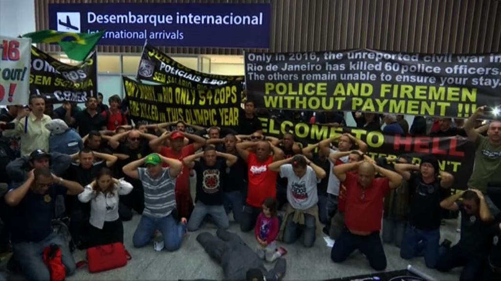 巴西警員消防員示威抗議拖欠薪金