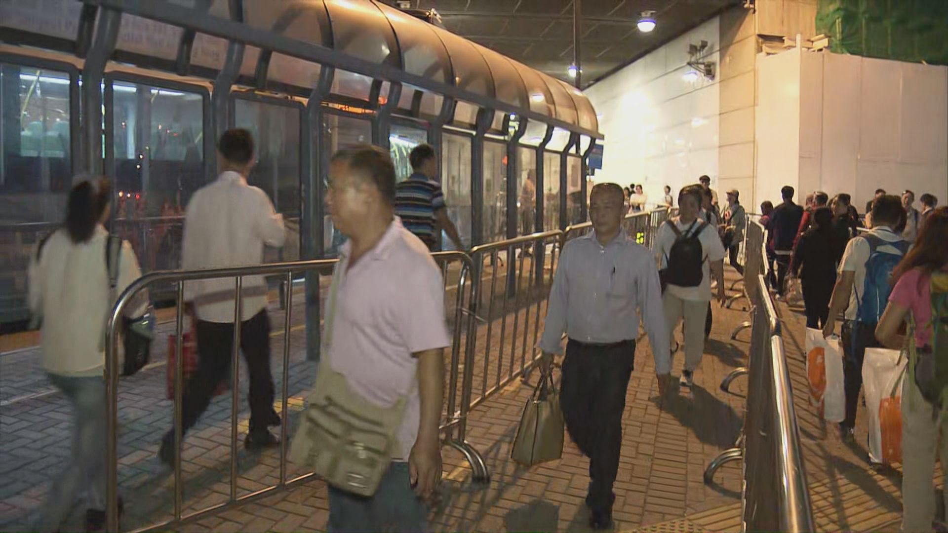 傍晚東涌未見等車人龍往港珠澳大橋