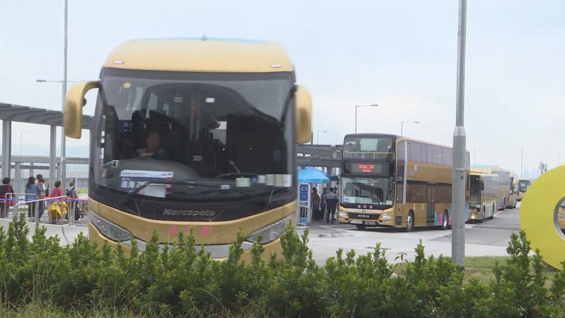 港珠澳大橋口岸穿梭巴運作大致暢順