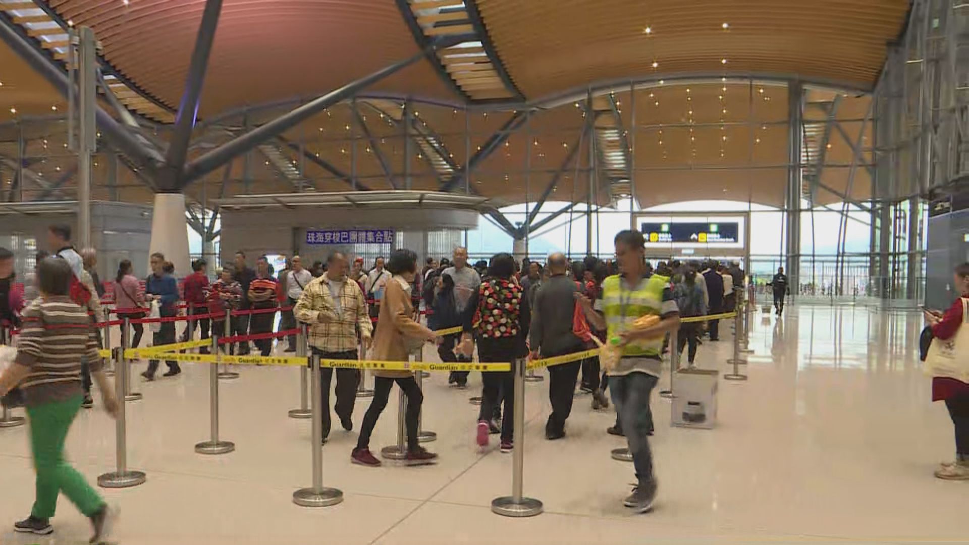 港珠澳大橋旅檢大樓運作大致暢順