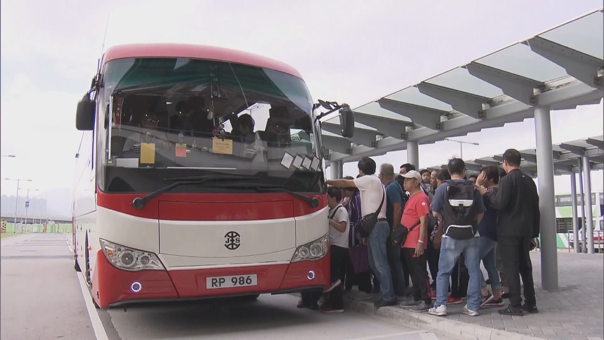 大橋口岸及東涌巴士站新措施疏導旅客