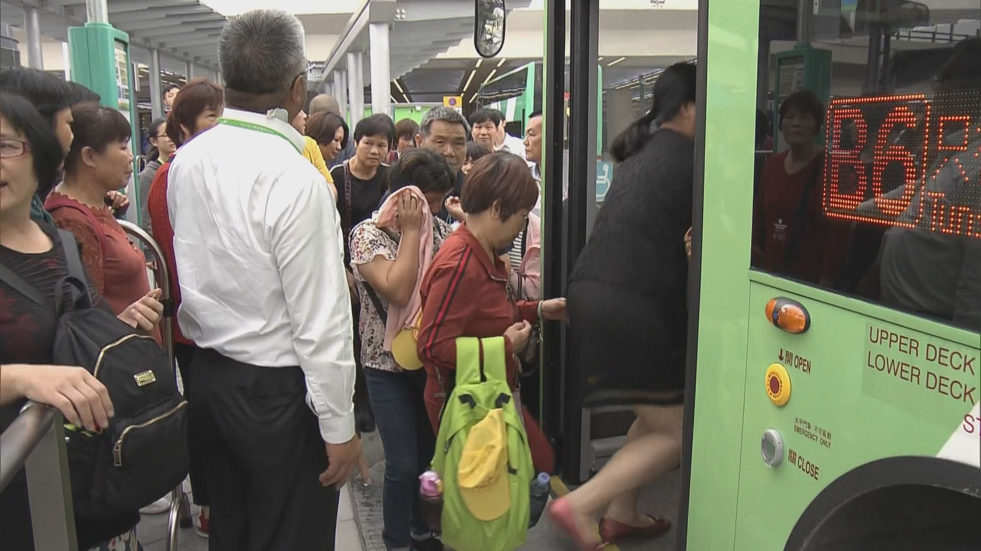 巴士公司指乘搭B6的旅客較上周末少