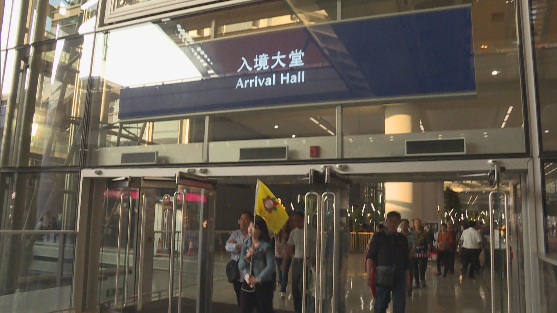 旅遊業界指有大批未登記旅行團入境