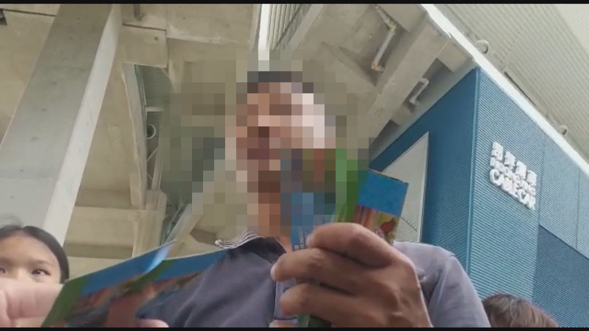 本台記者發現有旅行團涉違規安排香港導遊