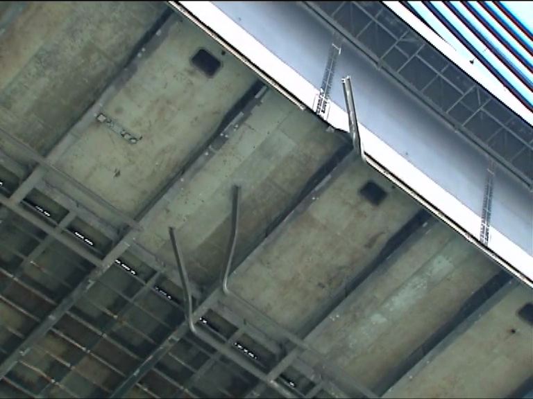 汲水門大橋橋身明顯有損毀