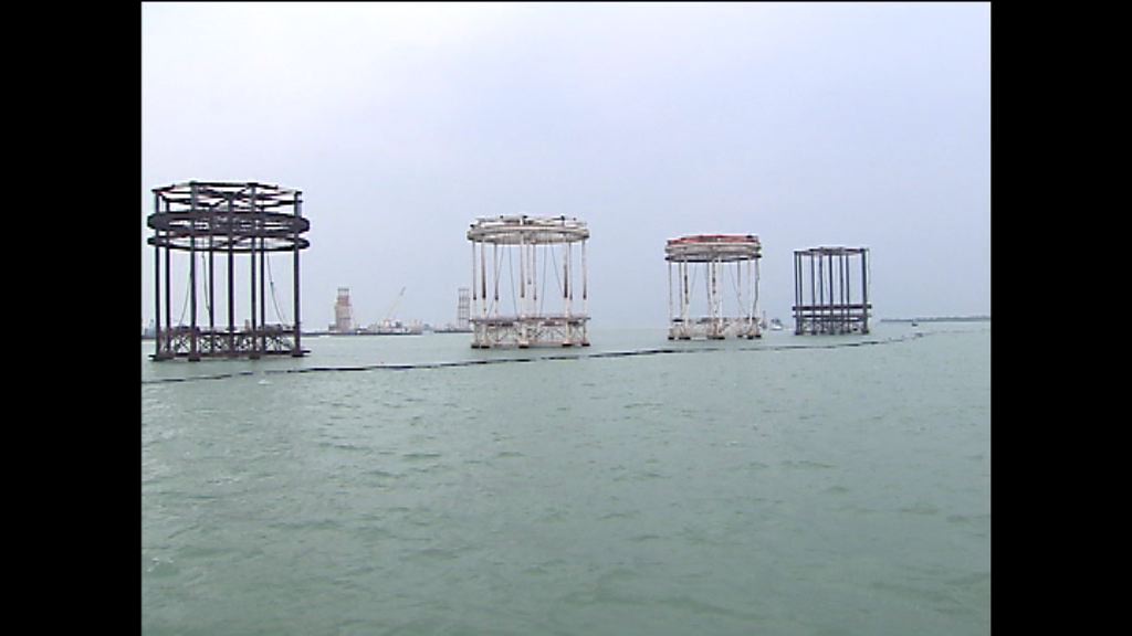 港珠澳大橋香港接線海堤移位