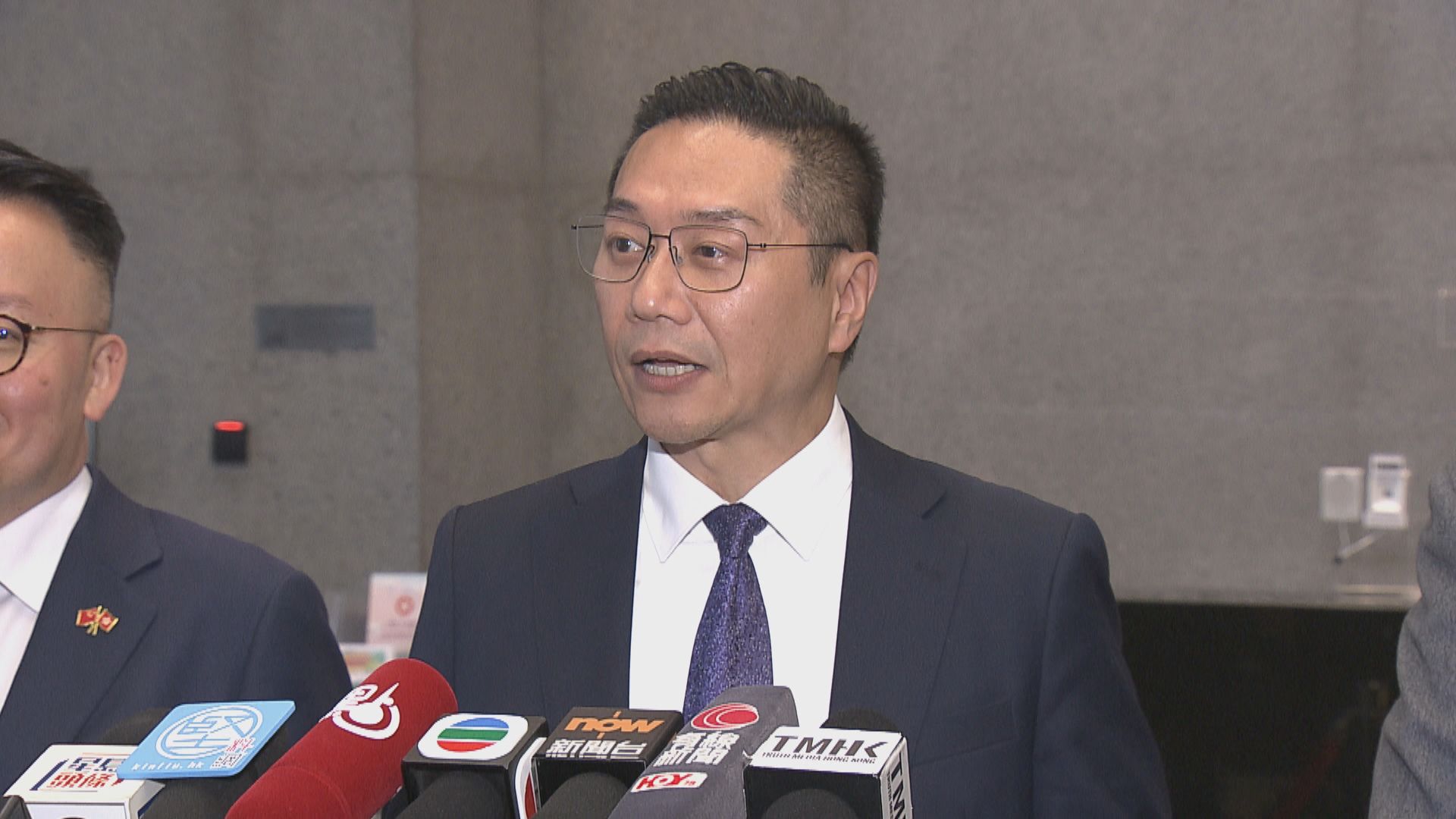 財政預算案｜新民黨自由黨倡取消限奶令　邵家輝建議將烈酒稅寬減門檻優惠減至100元