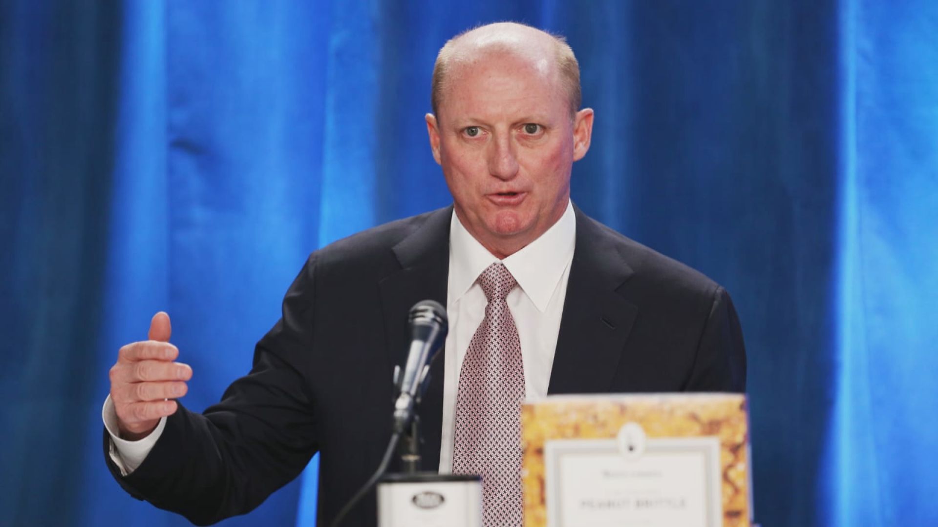 巴菲特選定埃布爾為接班人選