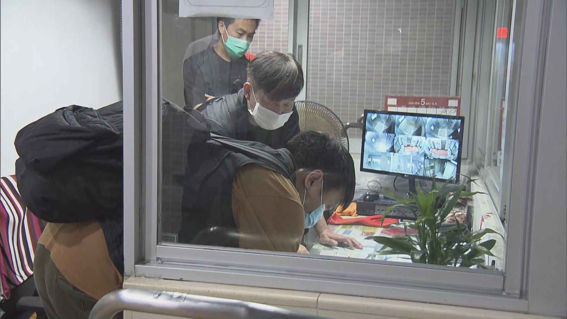 美孚新邨垃圾站疑發現子彈及子彈殼　警晚上到現場調查