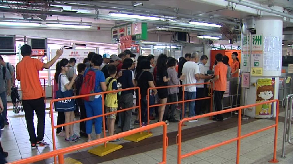 渡輪公司加開班次疏導乘客