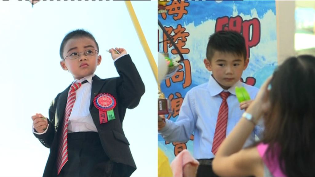 長洲飄色巡遊　有小朋友扮演陳茂波及許智峯