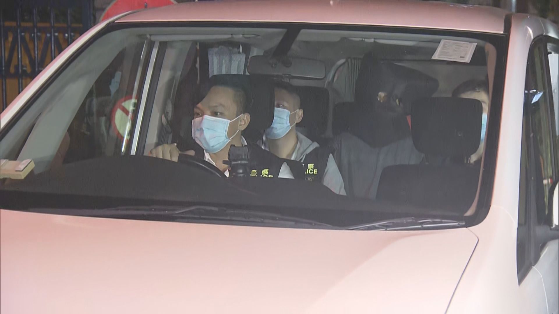 三名男子涉嫌爆竊及非法入境被捕