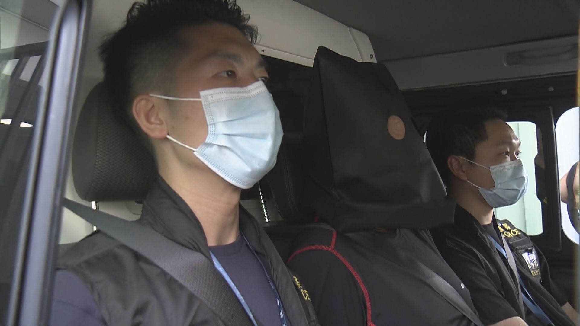 警拘兩男涉入屋犯法、車內盜竊等