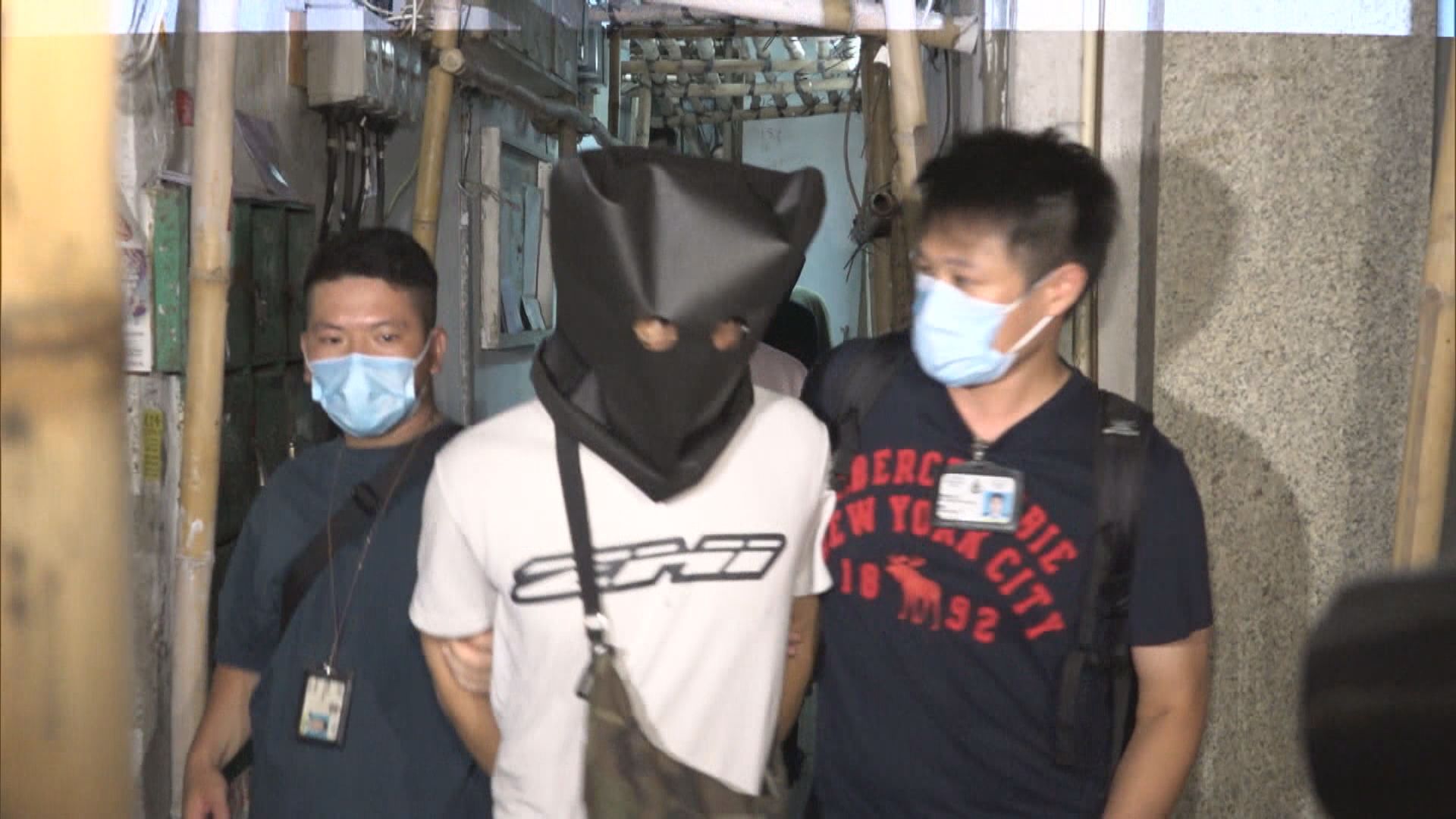 警方大角咀拘兩漢涉爆竊快餐店