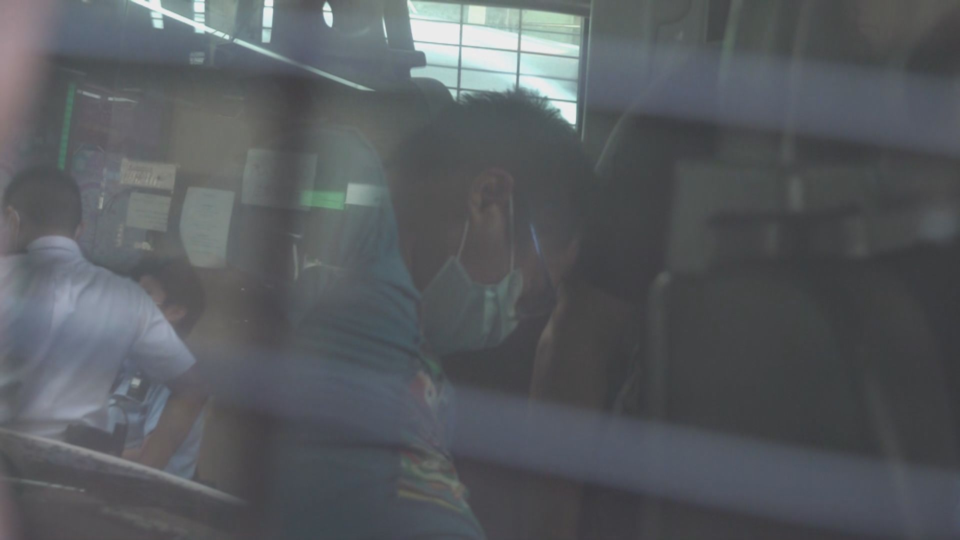 兩間夾公仔店先後遭爆竊　一人被捕