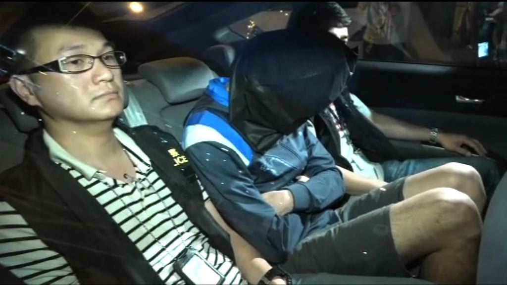 兩男子涉嫌爆竊學校被捕