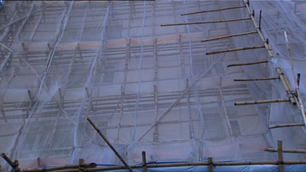 賊人疑從棚架爬到單位潛入爆竊