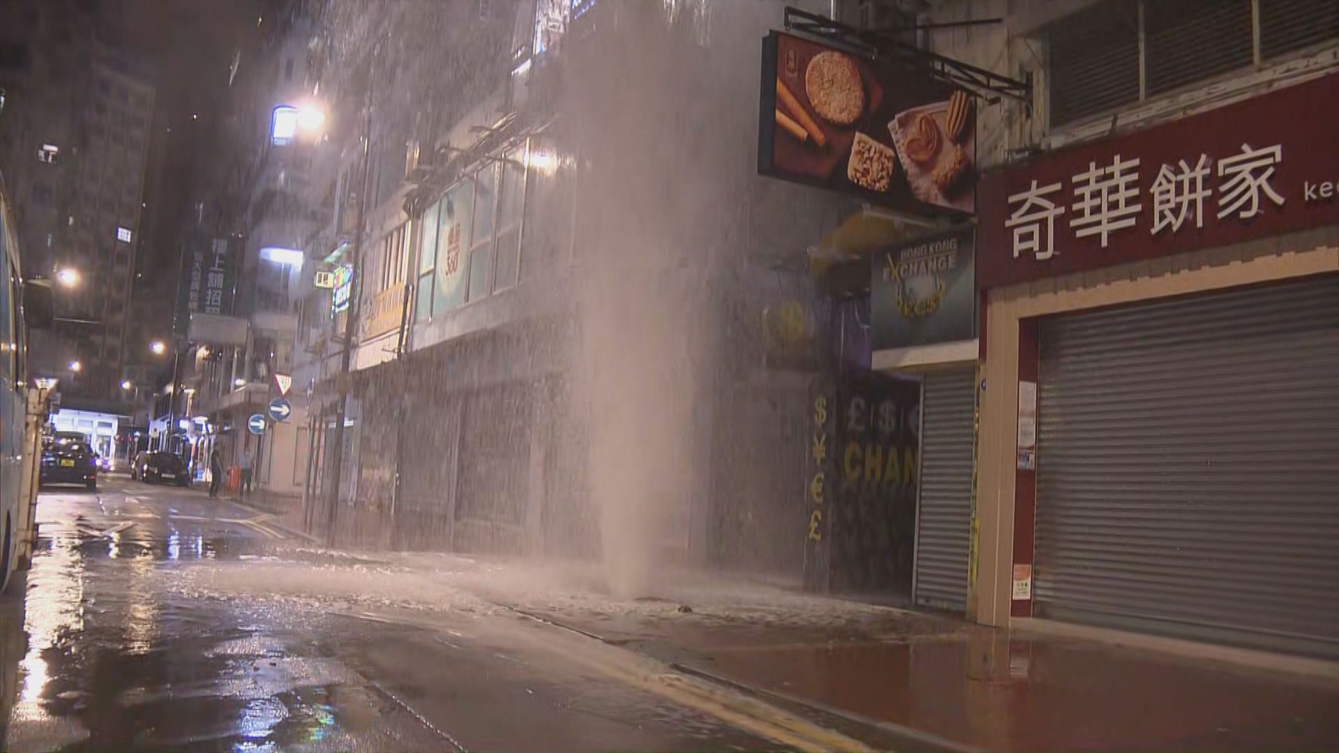 銅鑼灣爆鹹水管　附近大廈沖廁受影響