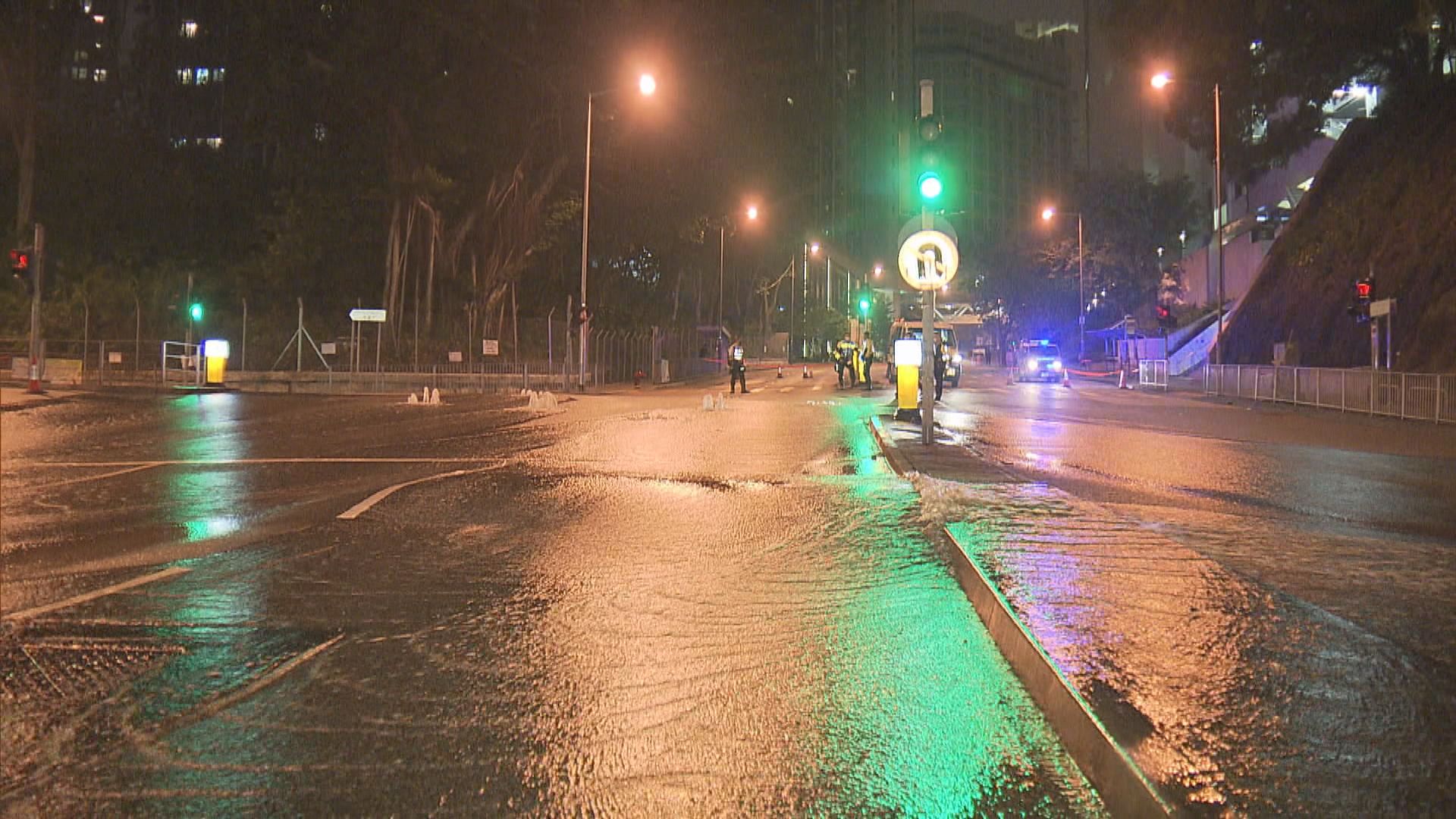 何文田培正道爆鹹水管封路