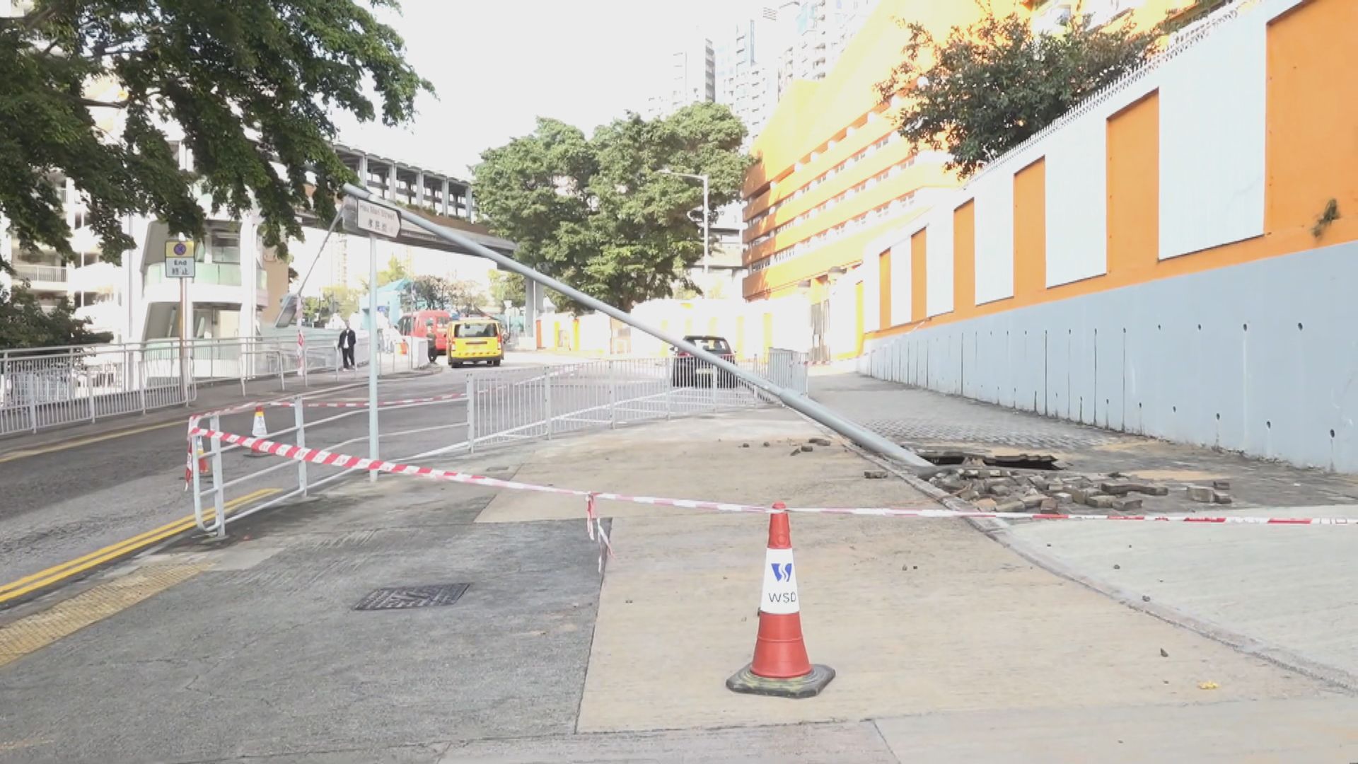 何文田孝民街地底水管爆裂