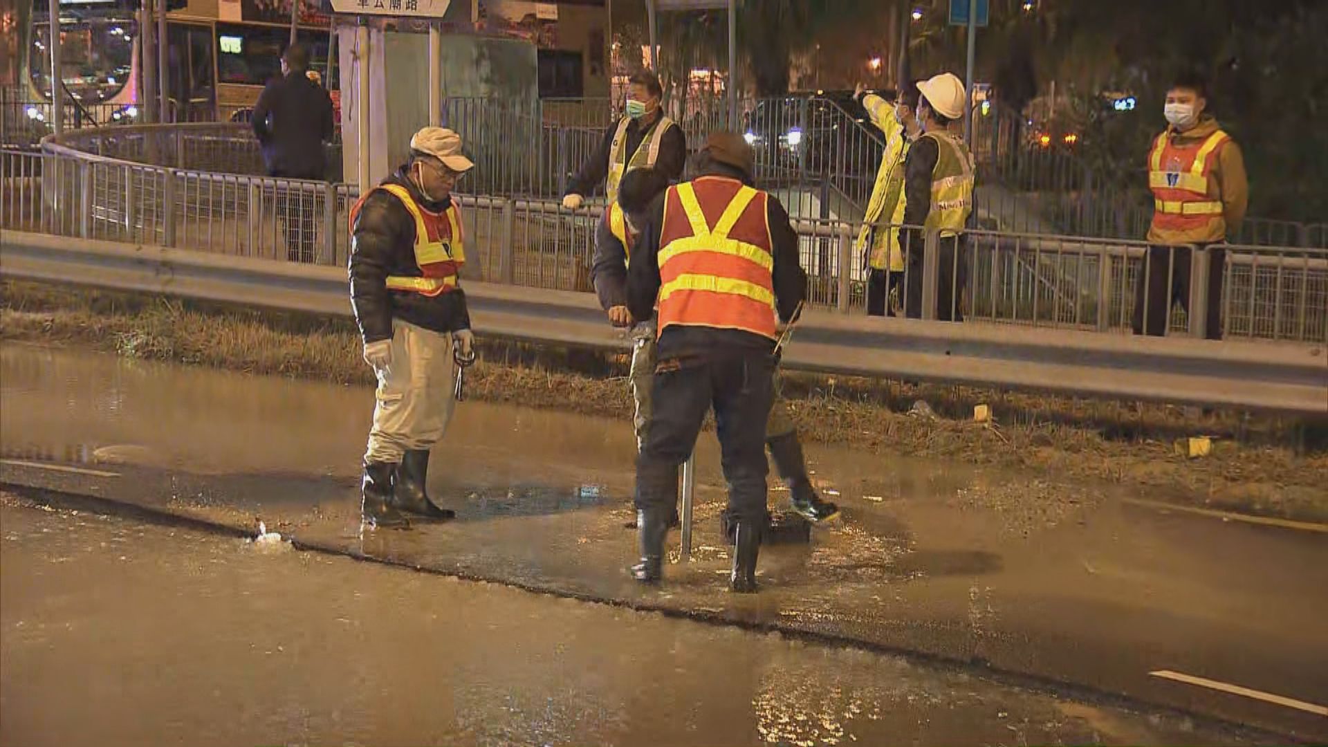 沙田有地下食水管爆裂　交通一度受阻