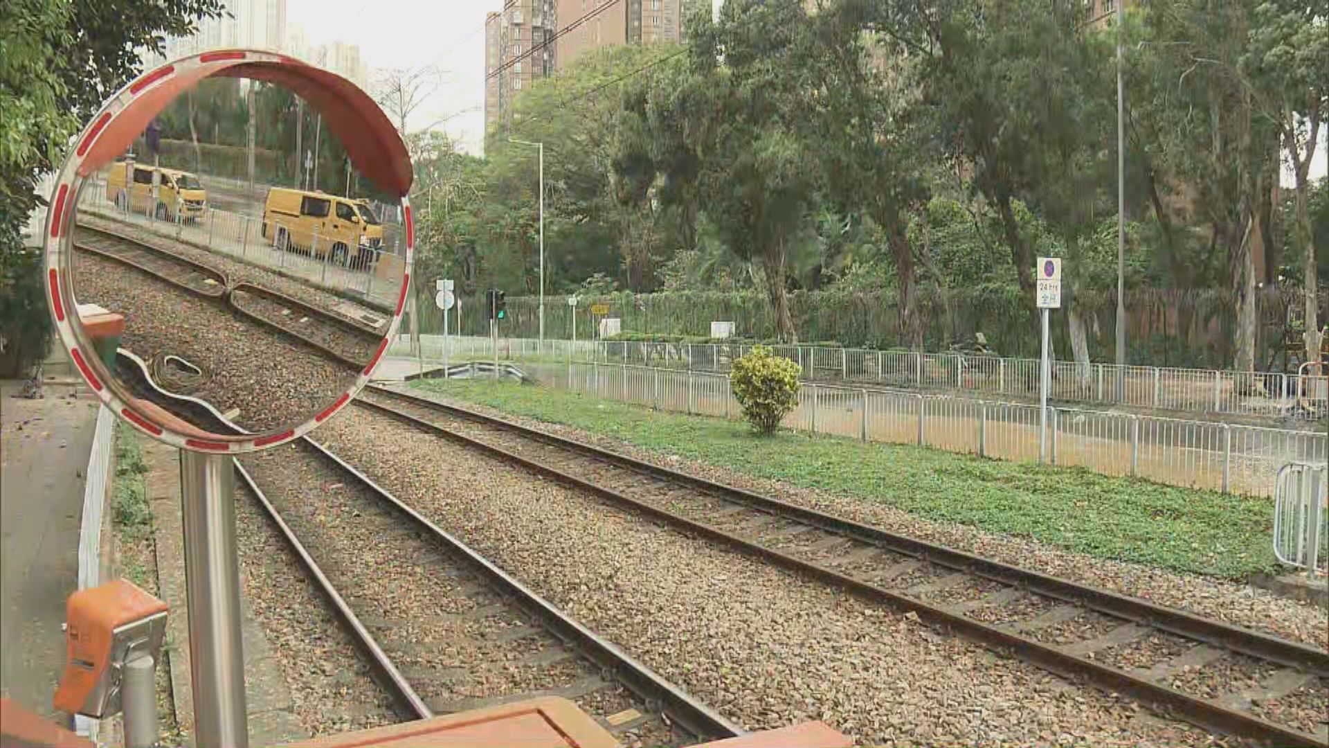 屯門輕鐵麒麟站附近食水管爆裂　列車服務逐步回復正常