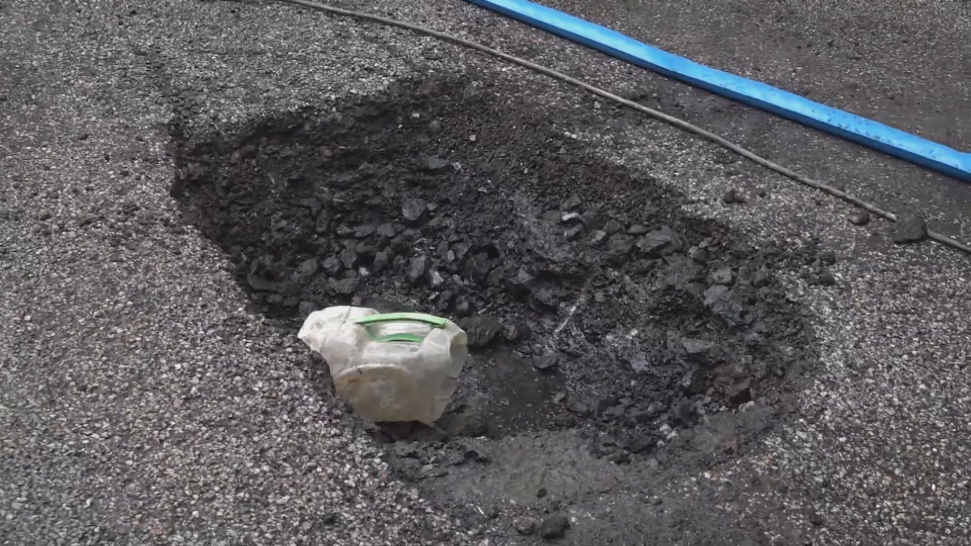 屯門公路近兆康站爆水管致交通擠塞　水務署︰傍晚六點前重開中快線