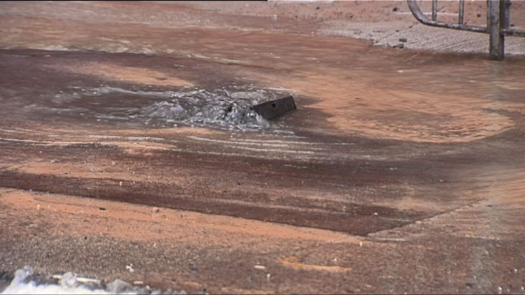 銅鑼灣東院道爆水管影響交通