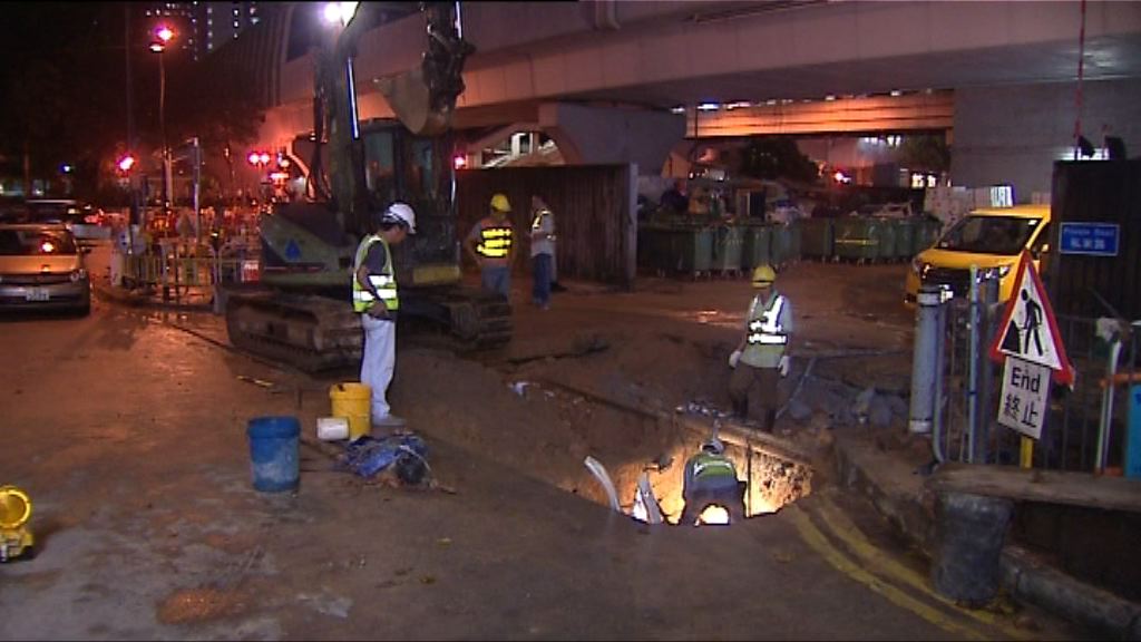 葵芳兩條水管爆裂　食水供應暫停