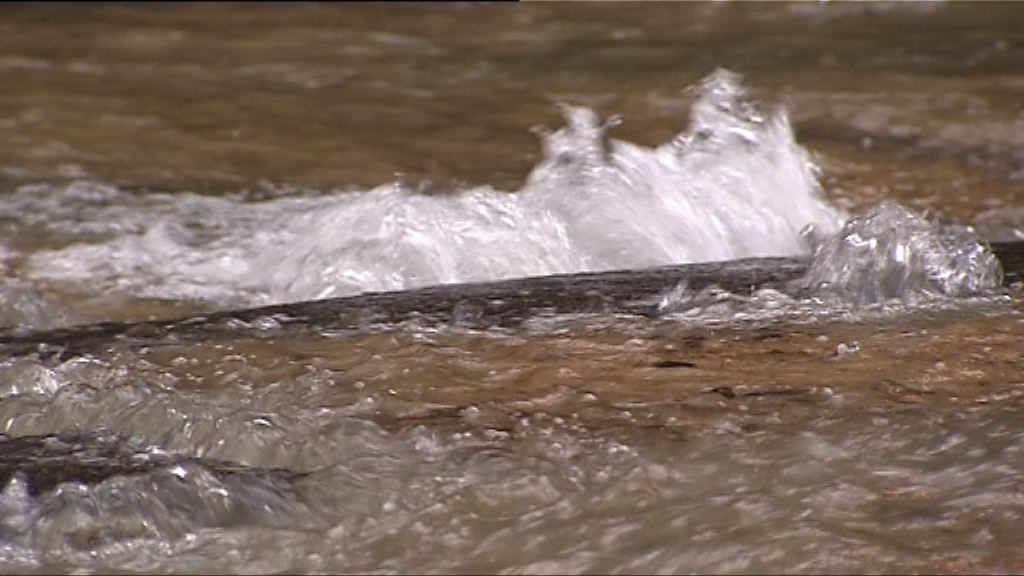 北角有地下食水管爆裂交通受阻