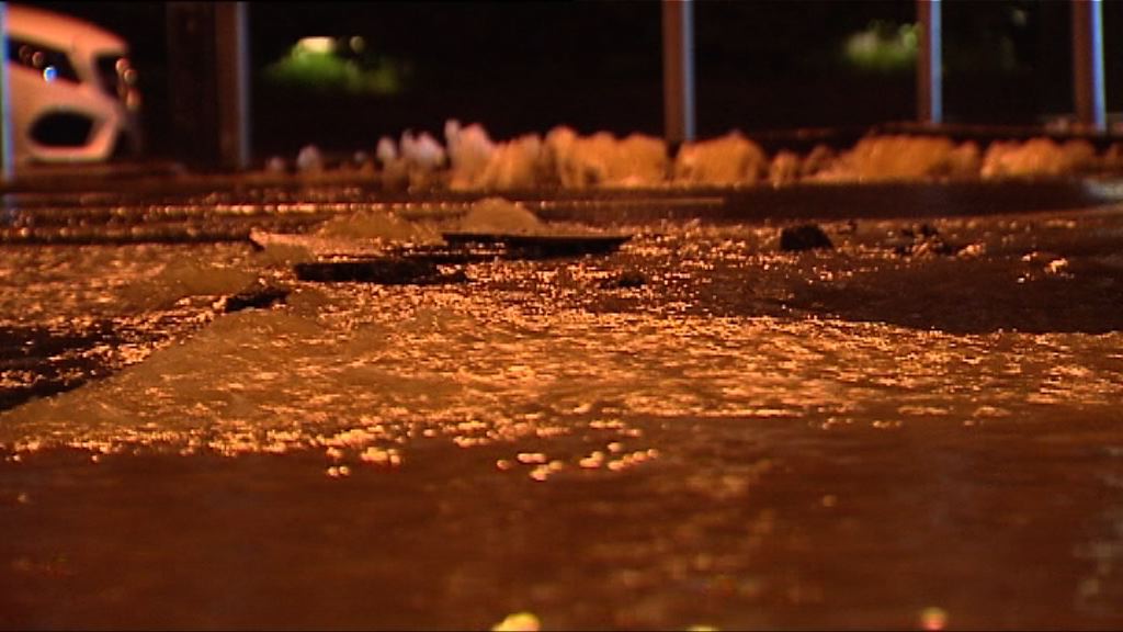尖沙咀麼地道爆食水管交通受阻