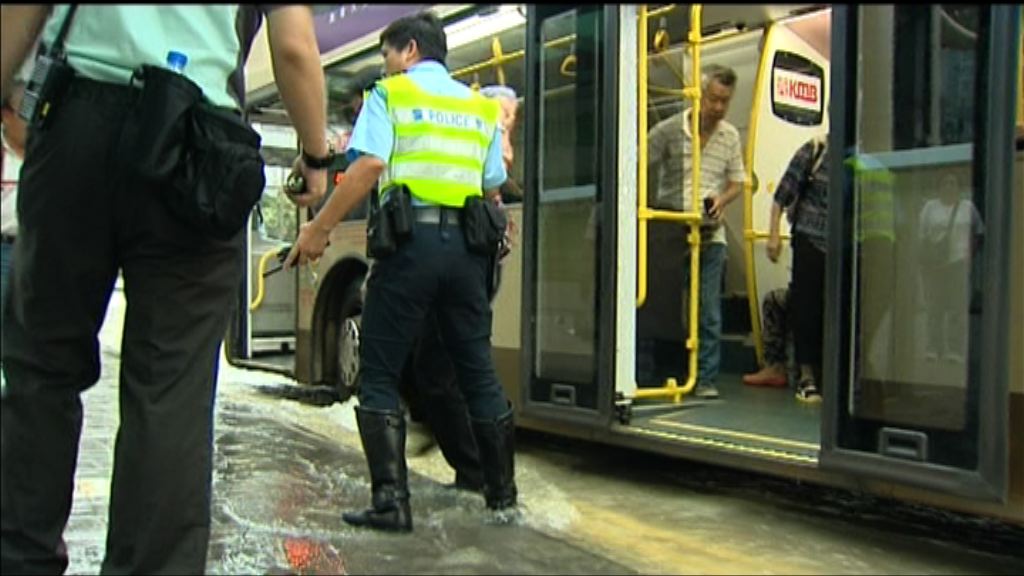 黃大仙沙田坳道爆水管交通受阻