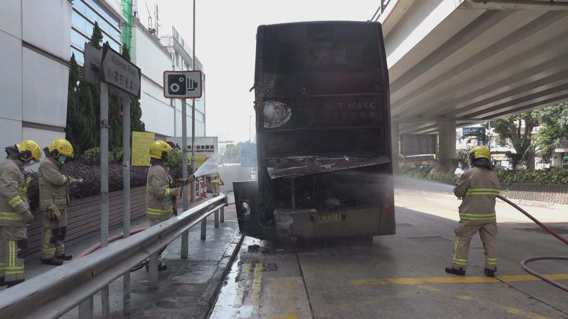 九龍塘一輛九巴起火　無人傷