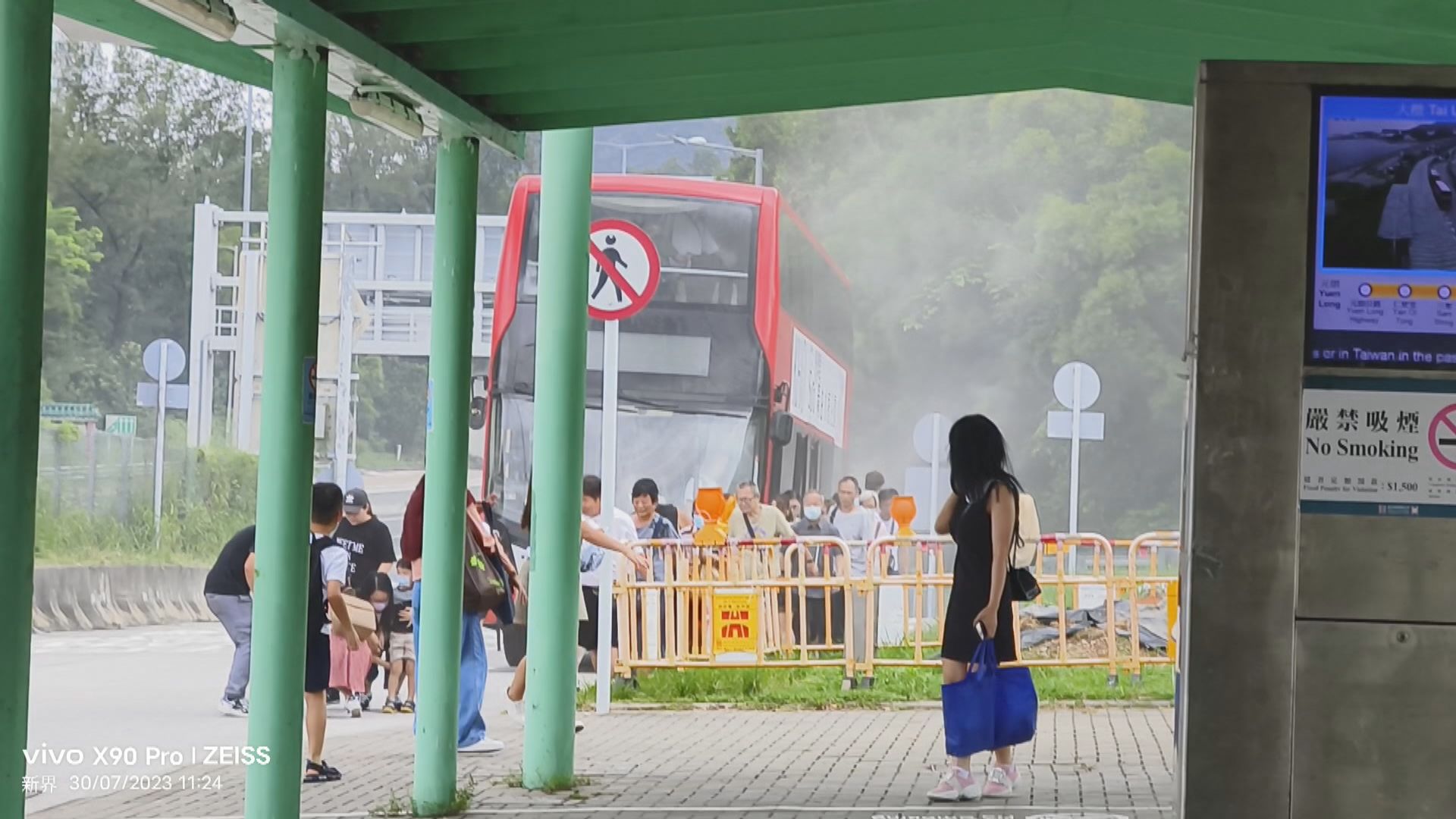 屯門公路九巴冒煙 乘客疏散無人受傷