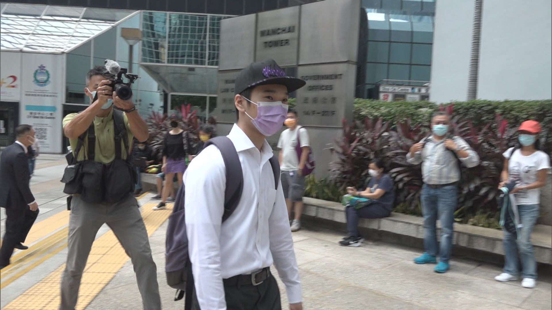 荃灣被警員槍傷少年被控暴動襲警　辯方稱會認罪十二月再訊