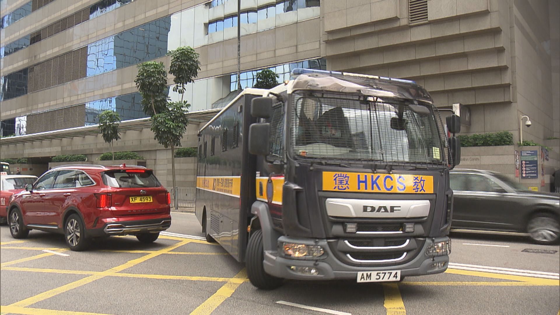 黎智英等十人被控前年十一組織及參與未經批准集結開審