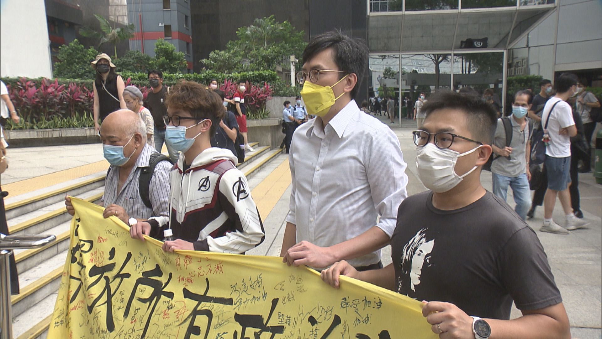 黎智英等十人承認前年十一組織未經批准集結