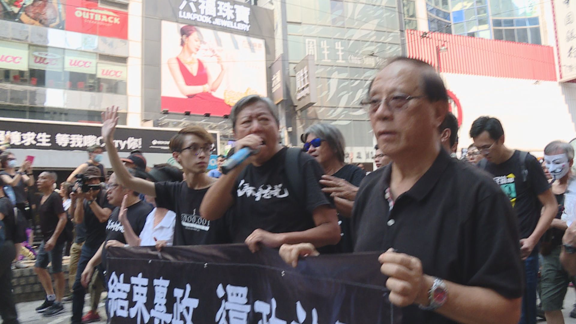 前年十一組織未批准集結案　何秀蘭等被告求情