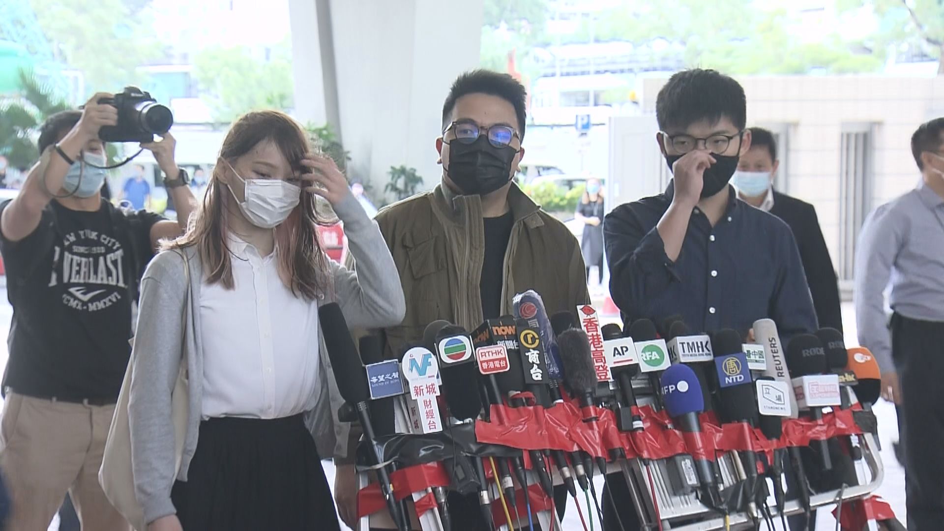 去年621包圍警總　黃之鋒周庭及林朗彥出庭答辯