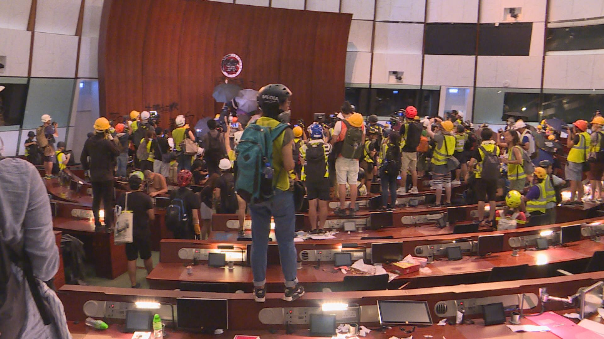 19年七一佔領立法會7人認暴動 藝人王宗堯不認罪