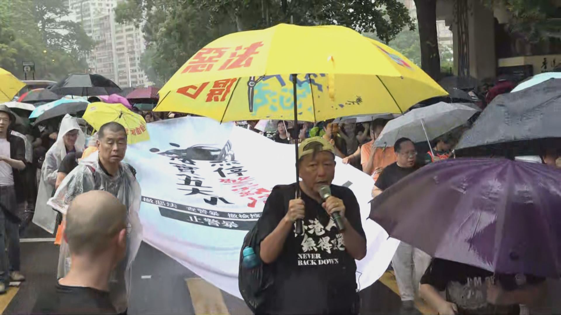 818流水式集會7人罪成　法官：被告持橫額叫口號非疏散人群