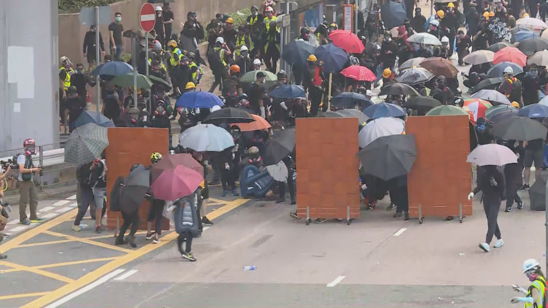 女子19年9月金鐘暴動罪成上訴被拒