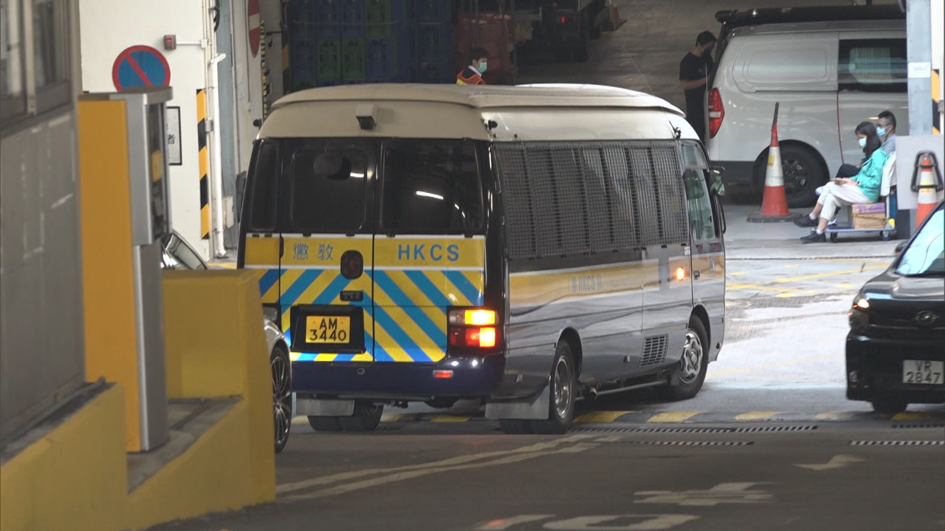 去年機場警民衝突及內地記者被襲擊案開審