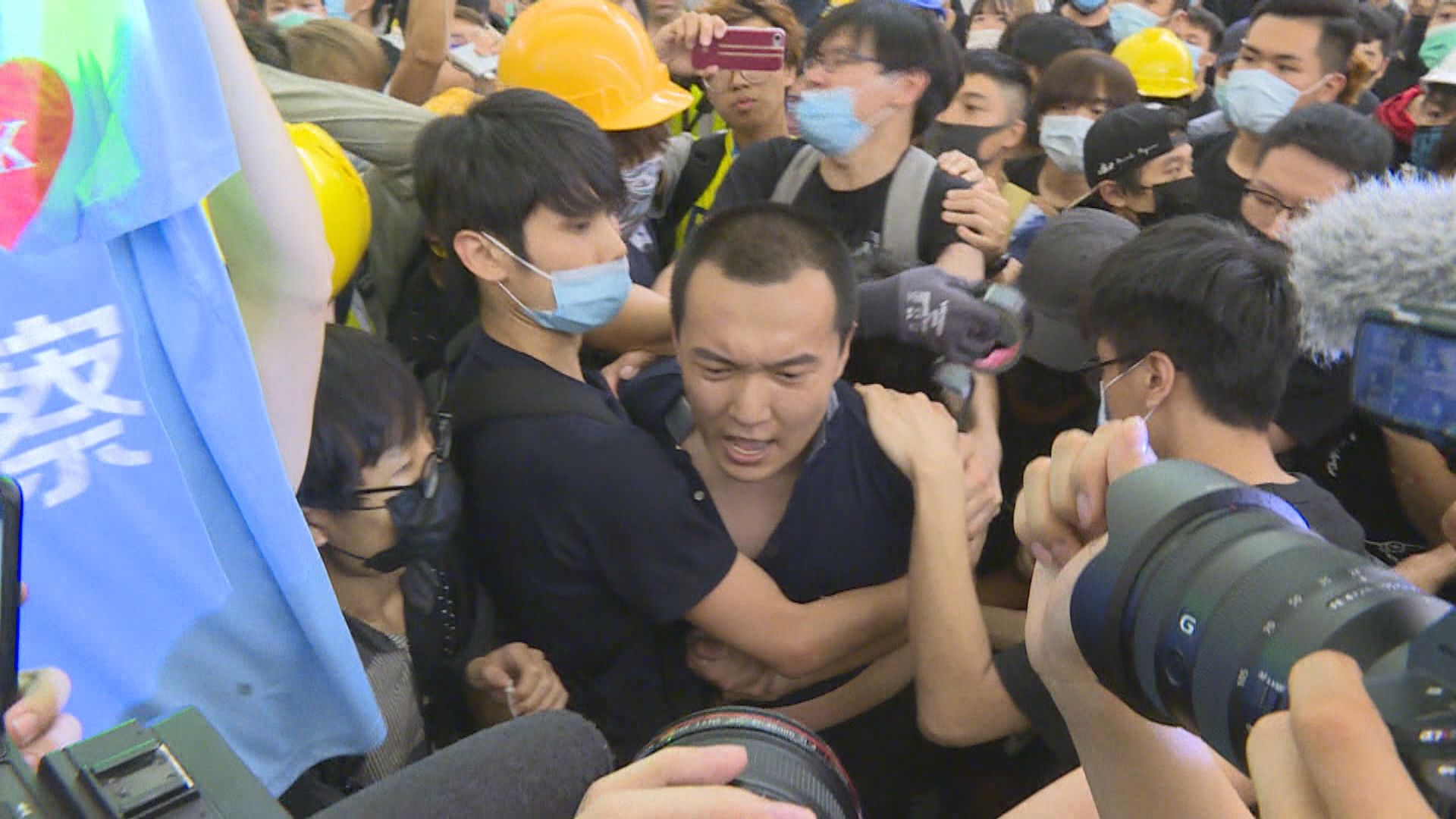 機場暴動禁錮案　付國豪稱事發時被嘲諷假記者