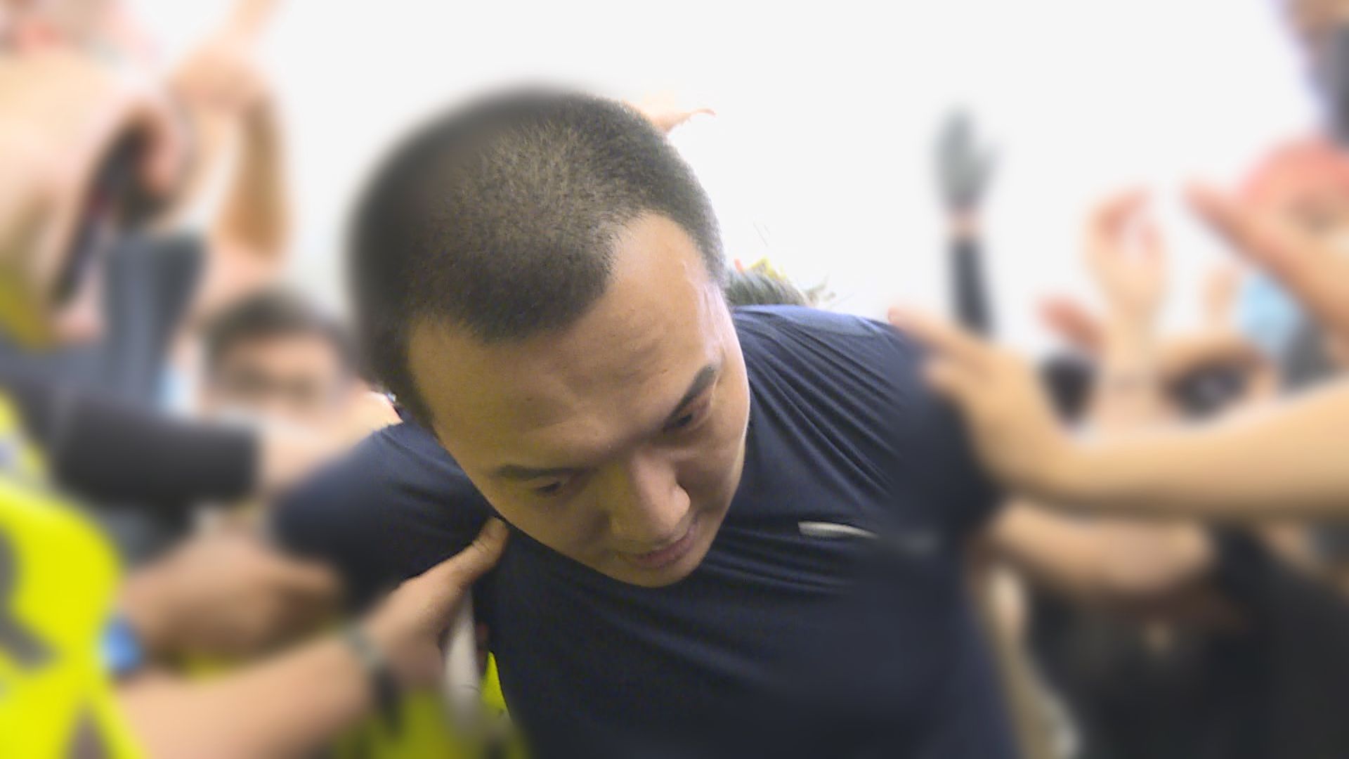 機場反修例集會內地男遭包圍　三人暴動罪成周五判刑