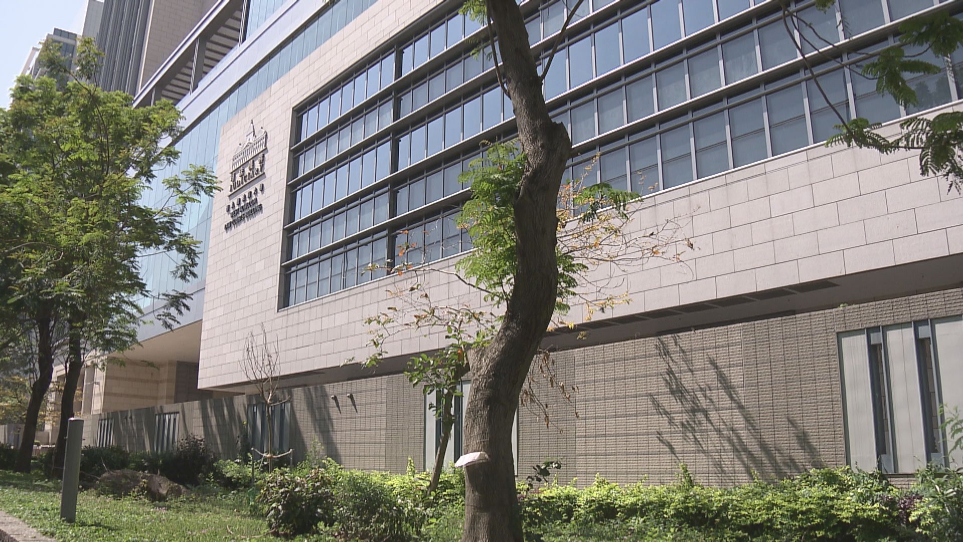 機場三跑貪污案 前工頭及建築工人分別囚9個月和5個月