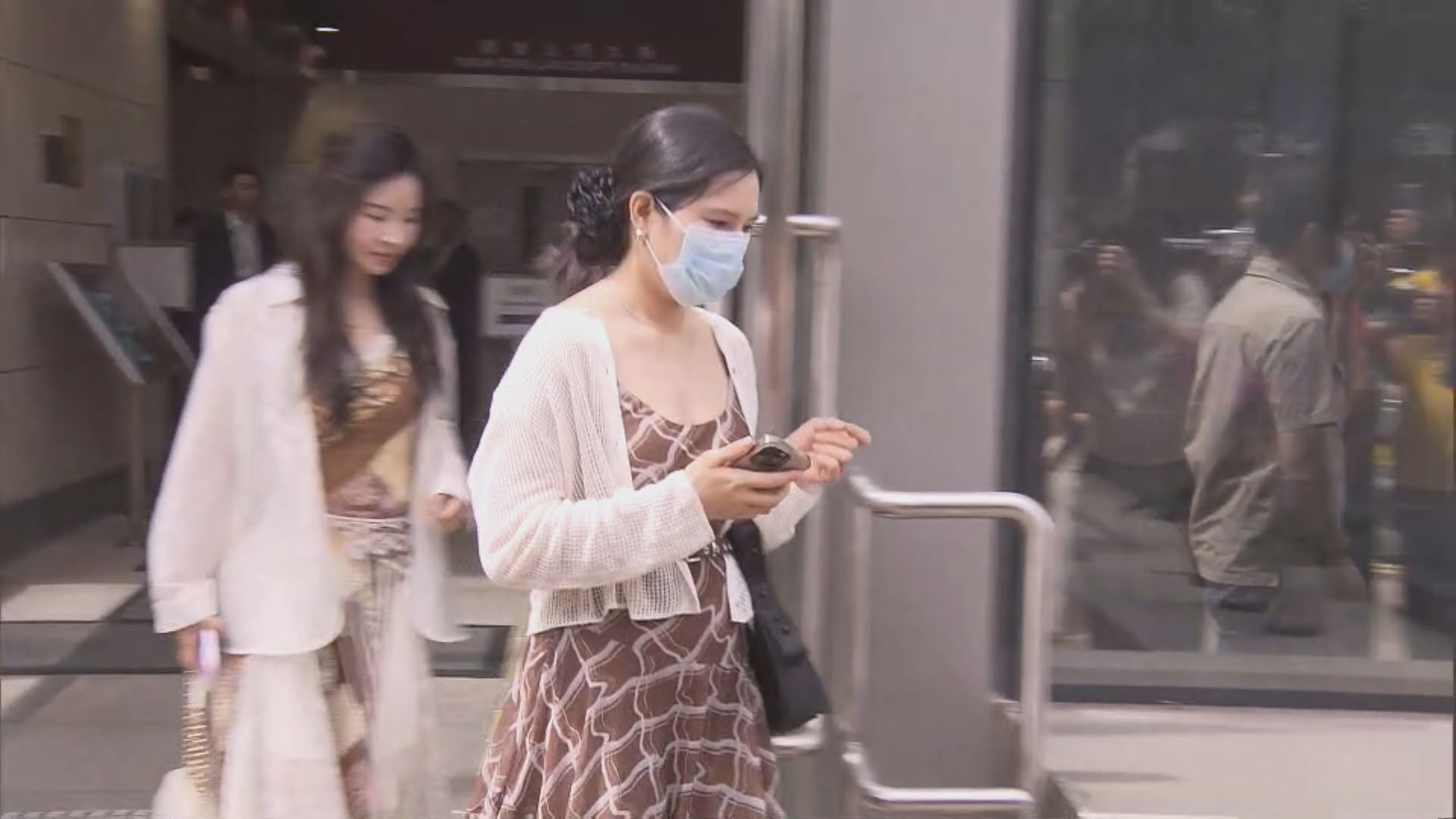 APM女童被掌摑案　三被告獲准保釋不得踏足APM