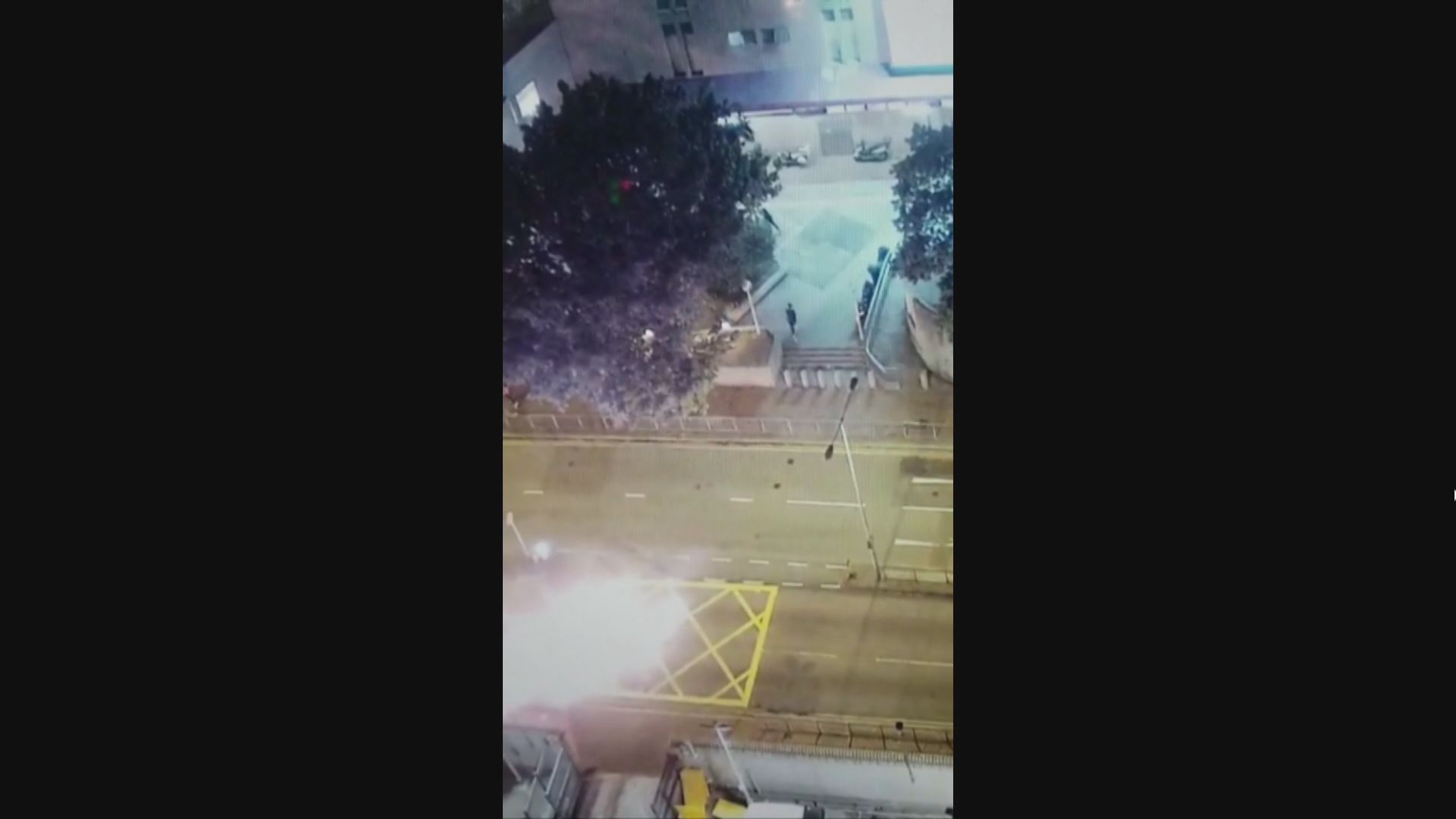 18歲運輸工人向葵涌警署擲汽油彈判囚46個月　