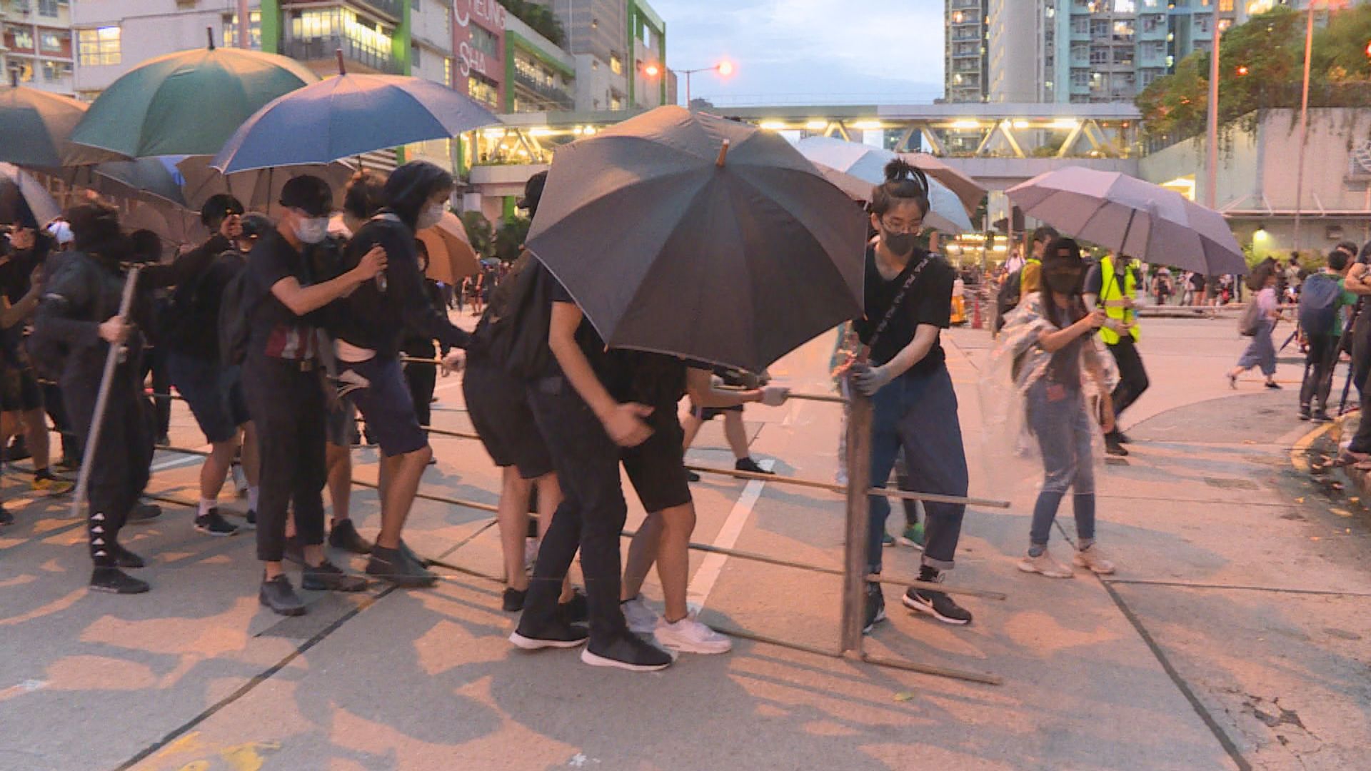 21歲青年前年反禁蒙面法遊行縱火罪成　囚4年9個月